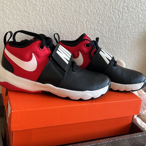 Nike Team Hustle D8 - Picture 2 of 3